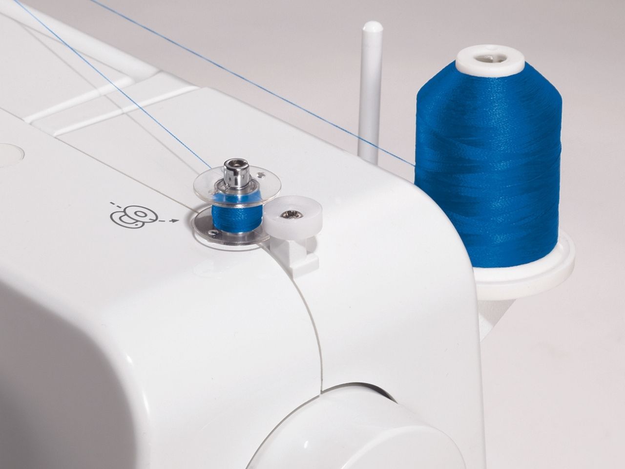 singer-1409-domestic-sewing-machine-zoomed-in-on-thread