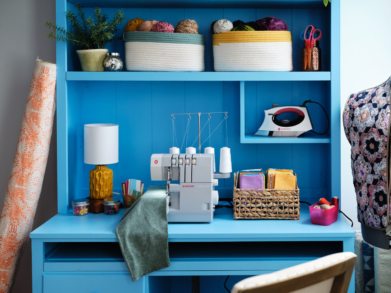 singer-14hd854-for-sale-lifestyle-image