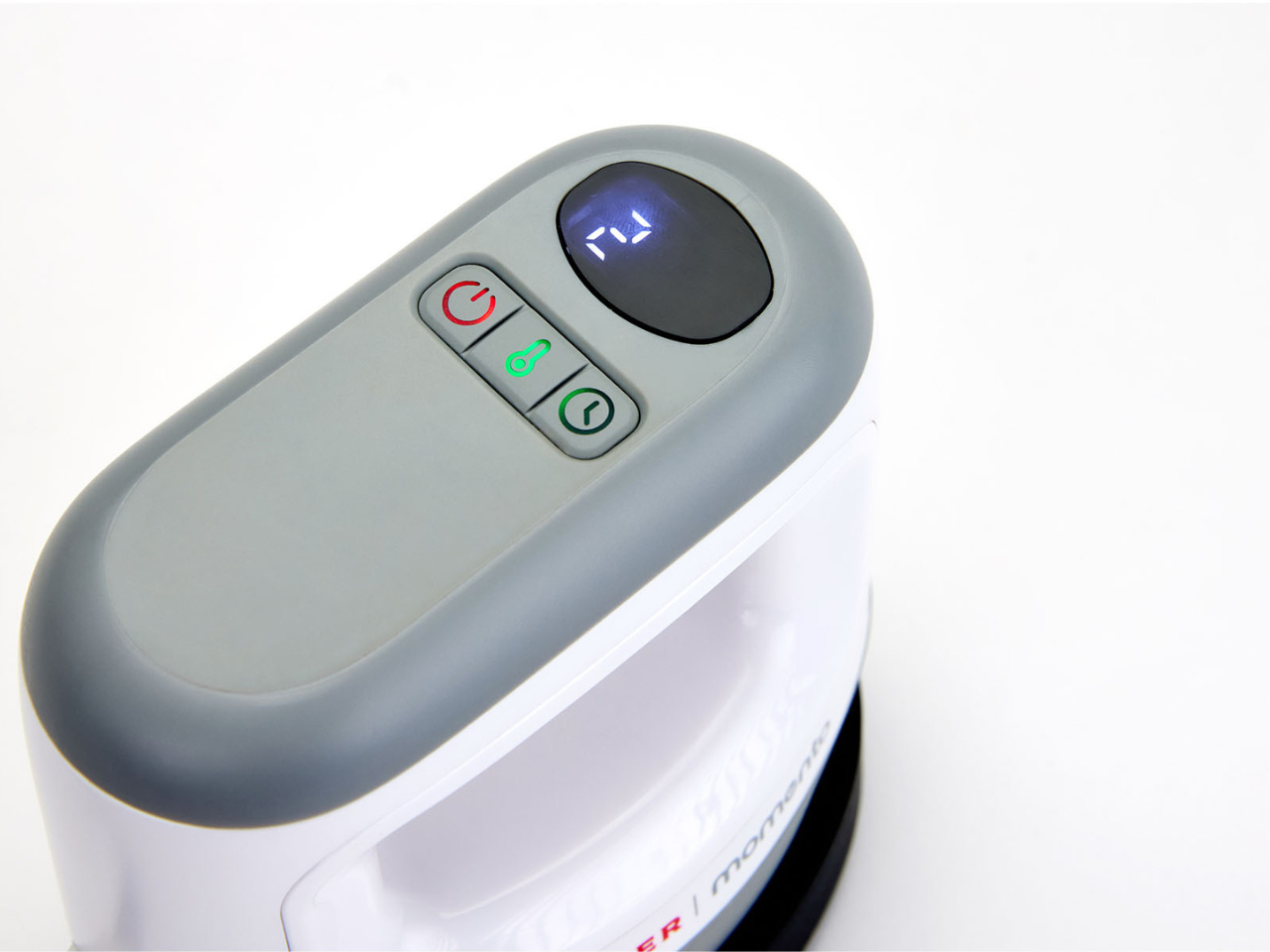 singer-momento-mini-vinyl-press-power-button