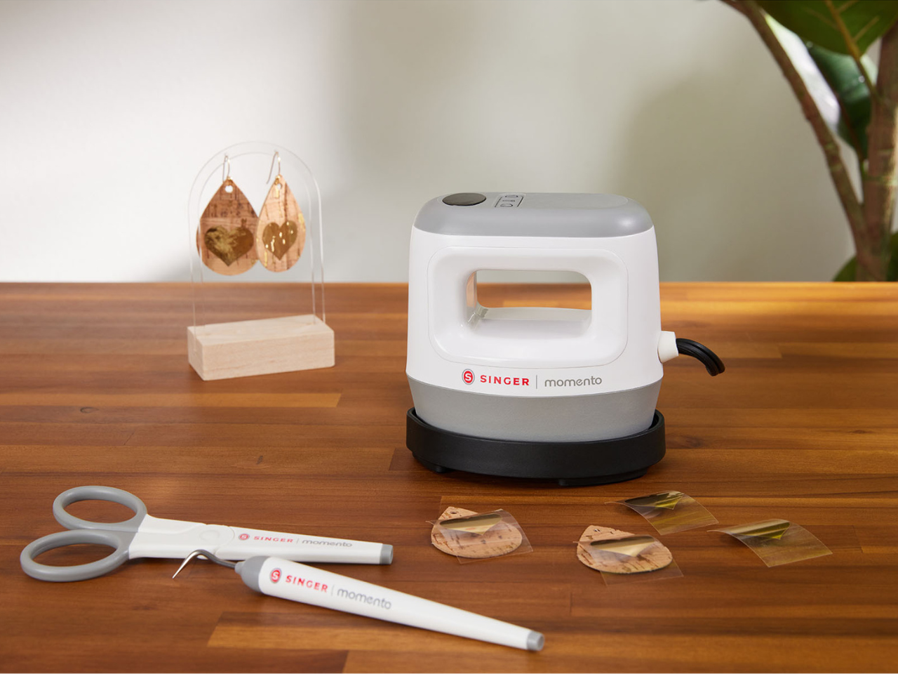 singer-momento-mini-vinyl-press-earrings