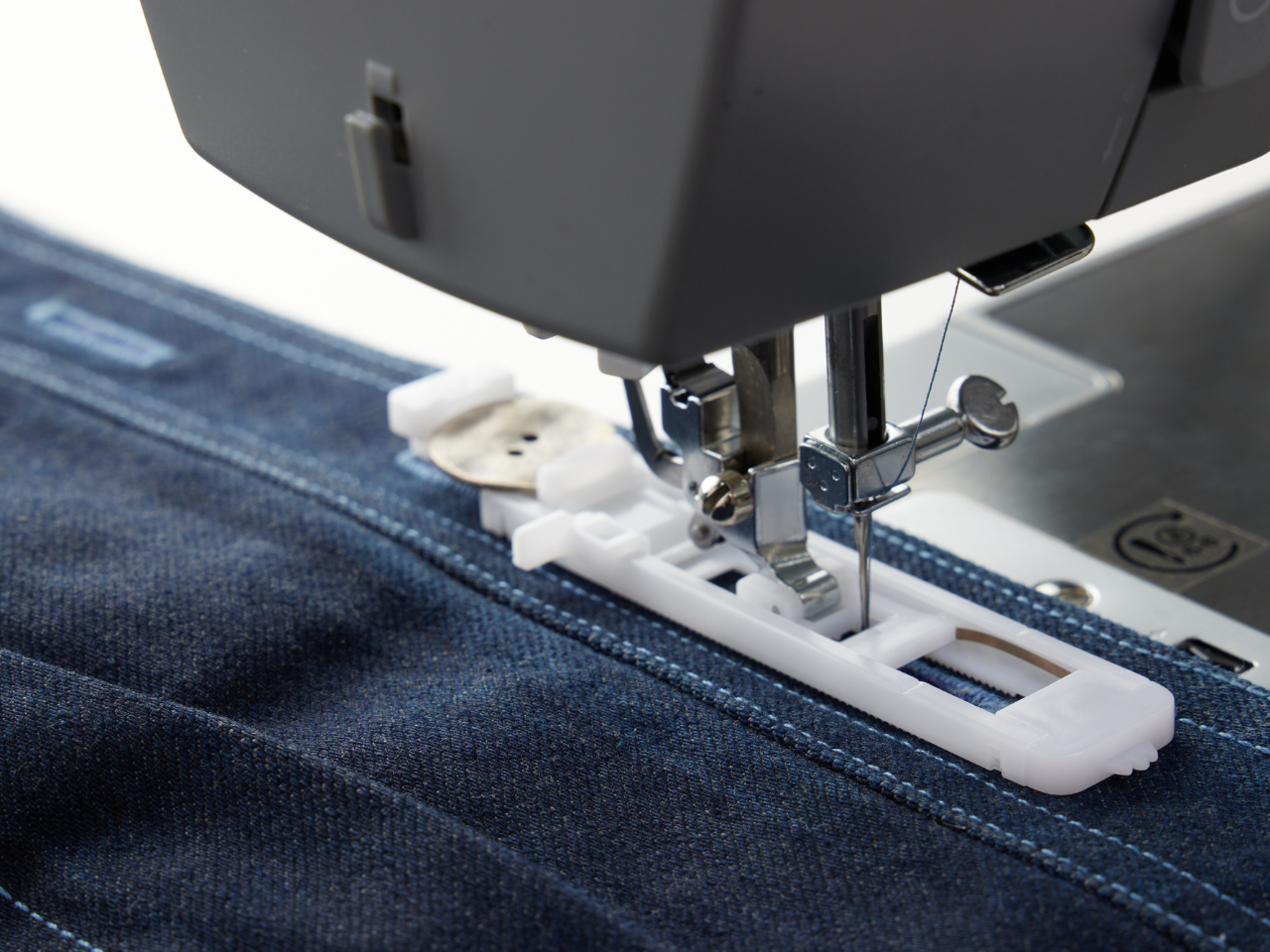 4423-singer-heavy-duty-machine-for-sale-buttonhole-image