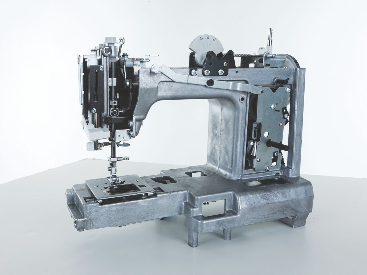 singer-heavy-duty-4411-internal-image